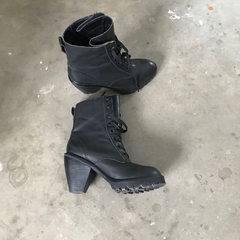 Kelsi Dagger ankle boot